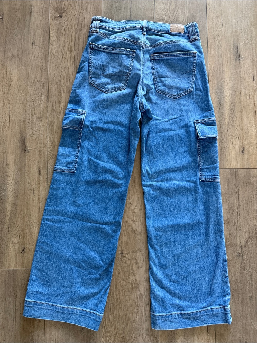 American Eagle Women Super High Rise Baggy Wide Leg Cargo Blue Jeans Size 8 EUC - Picture 3 of 8